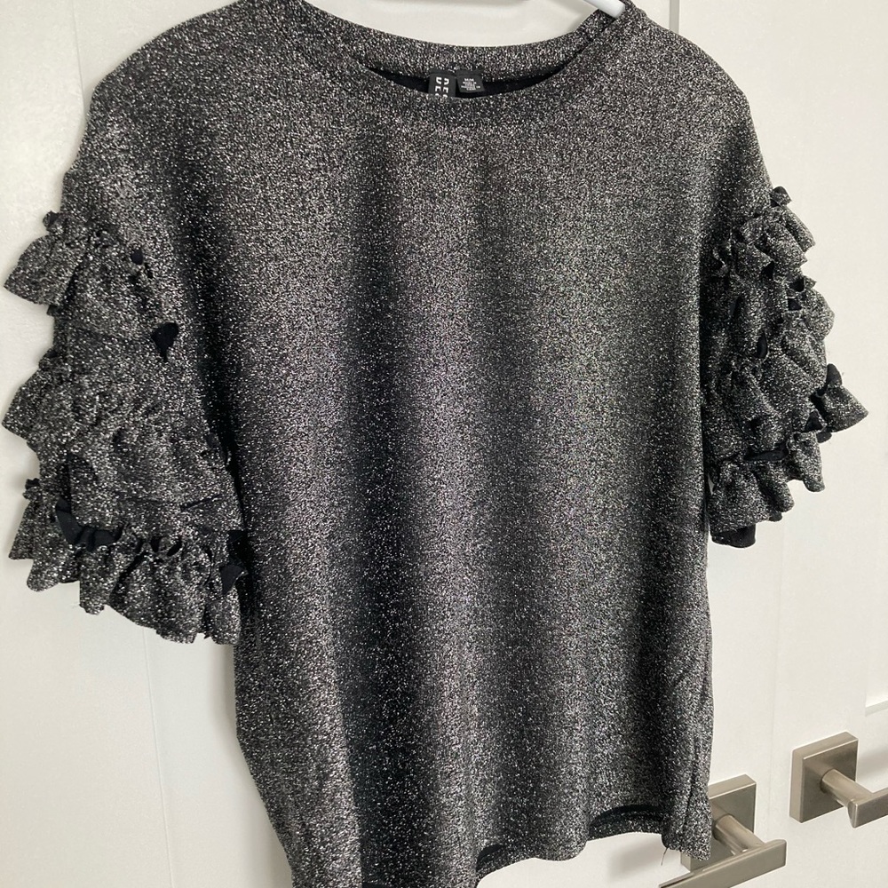 Fun Shiny flattering top
